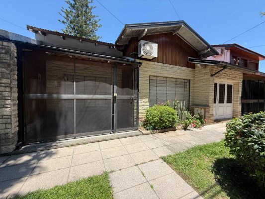 4-room house for sale with garage, patio, pool