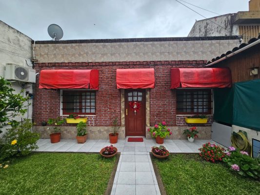 Multi-family house – 2 houses, 400 square meters lot, Martinez