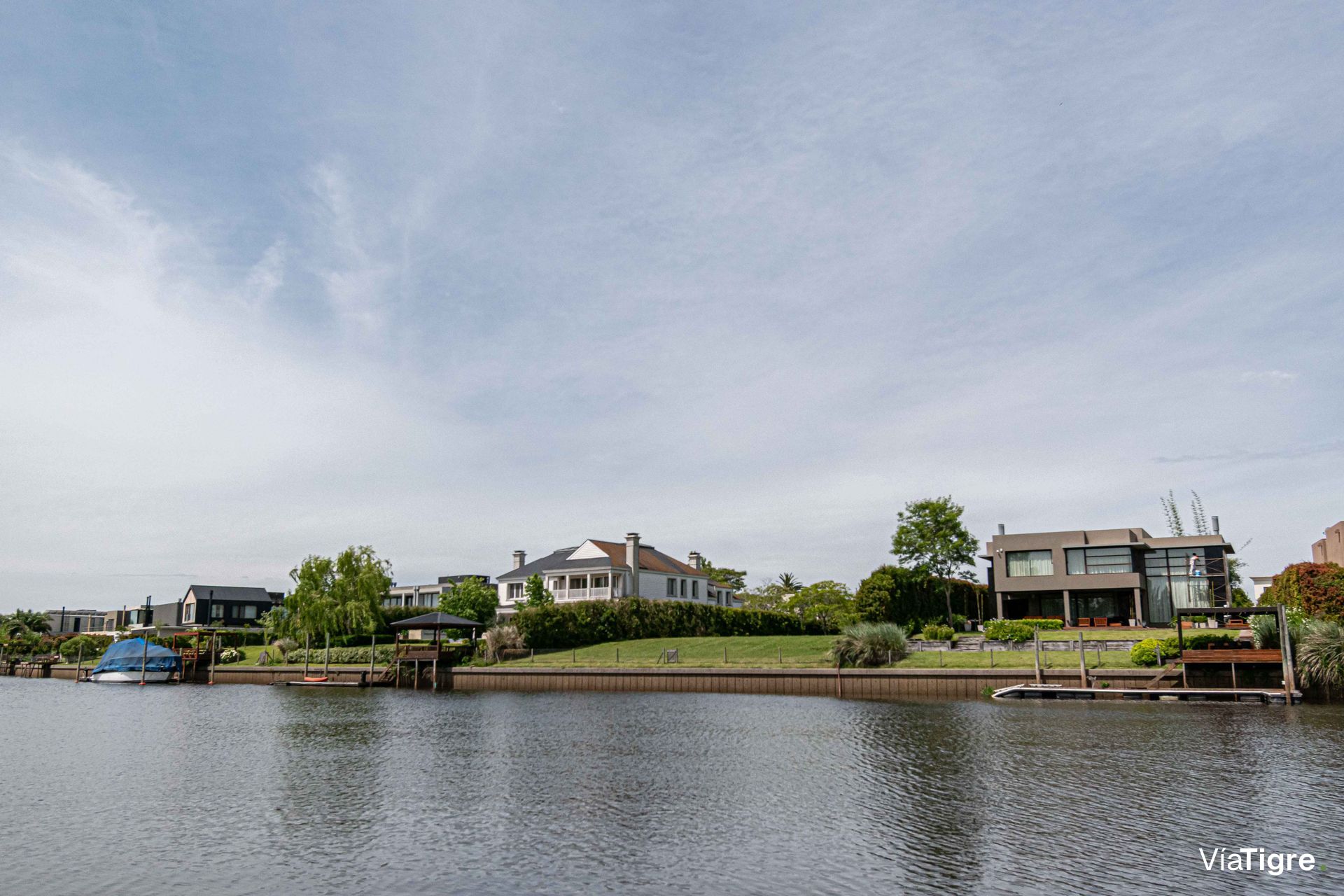Lot for sale in Tigre Albanueva by the river with mooring