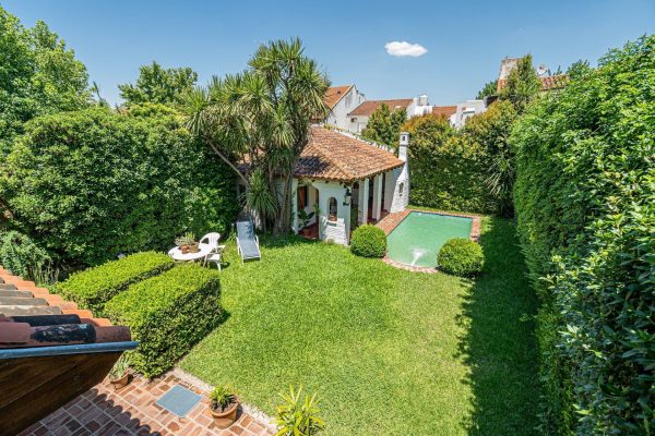 House for sale – 5 rooms, garden, pool, barbecue area. 387 m²
