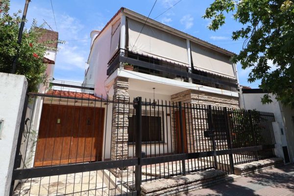 House for Sale 4 Rooms with Garden and Garage - Olivos