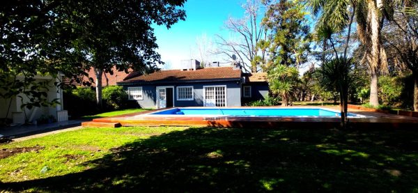 Casa con Pileta a la VENTA en Bello Horizonte