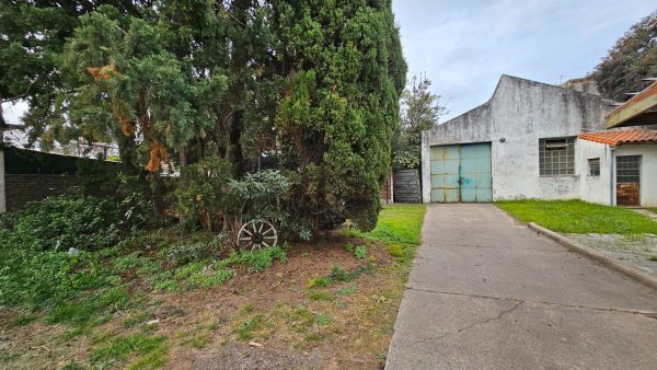Sale of Double Lot in Carapachay Residential Area