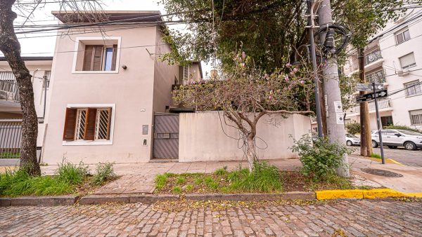House for Sale in Olivos – 4 Rooms
