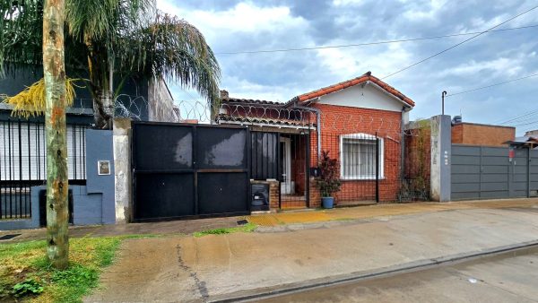 Casa en Venta 3 Amb V. Adelina Jardin y Parrilla