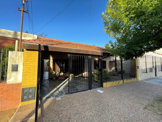 Opportunity: sale of two houses on the same lot