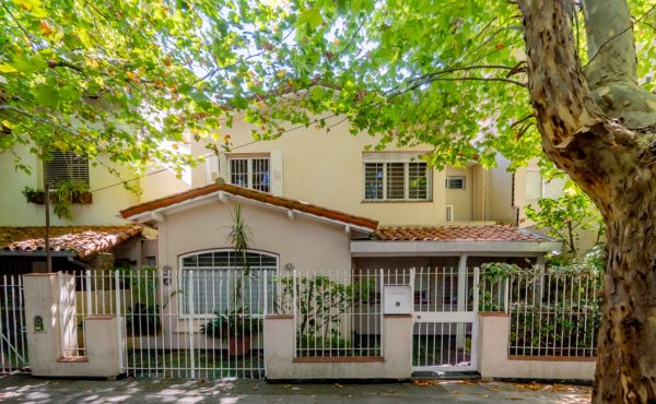 Casa en VENTA en Vte. López - 4 amb. + Dependencia