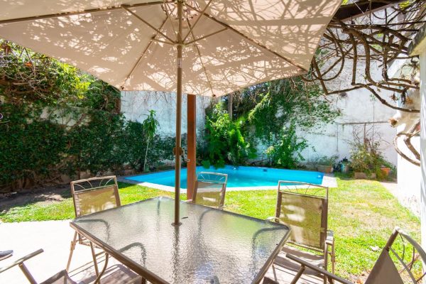 VENTA Casa en Vicente López - jardín y pileta