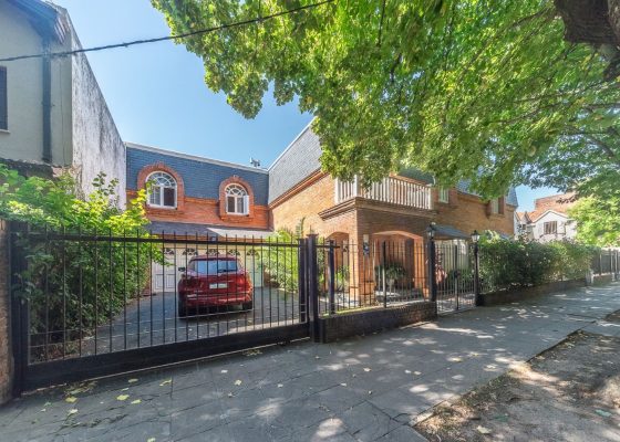Venta de casa 6 ambientes en Martinez Apto Credito