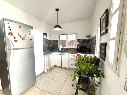 For Sale Penthouse 1-Bedroom Bright – Florida