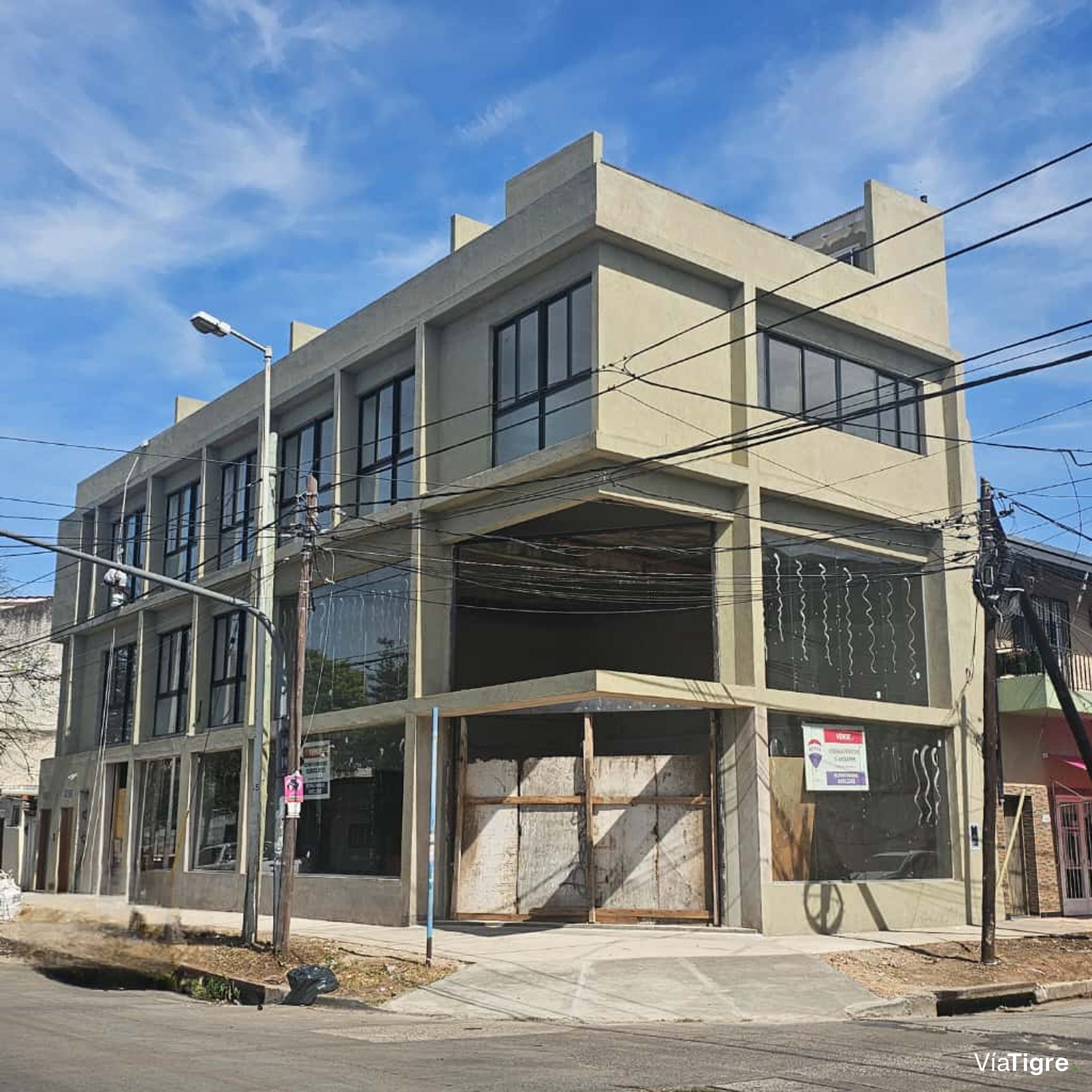 Venta local en esquina a estrenar Villa Ballester