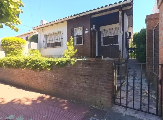 Casa 4 Ambientes En Venta San Isidro Con Jardin