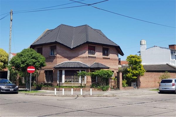 Casa 5 Ambientes En Venta Villa Adelina Con Jardin