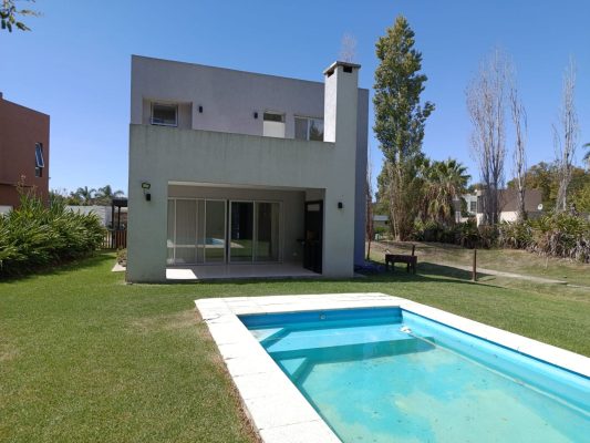 House 4-bedroom For Rent B° Alvear De Benavidez