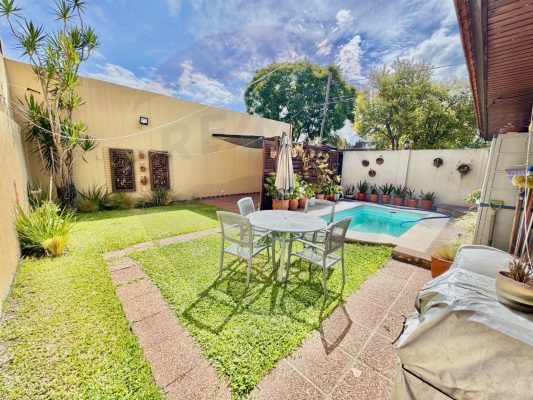 4?bedroom house with garden and pool Martinez