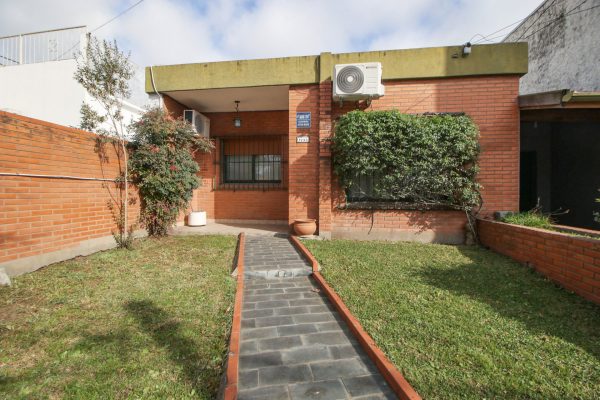 For Sale lot 2 houses 3?bedroom + backyard grill and garage