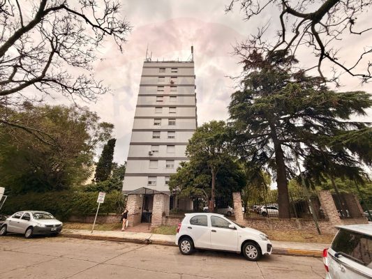 For Sale: 4-Room Apartment with Parking Space in San Isidro