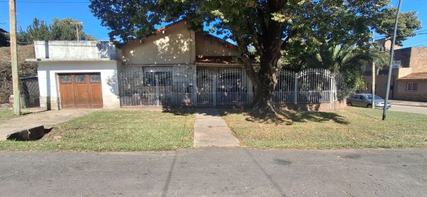 Venta Casa Tres Ambientes En Don Torcuato Garage