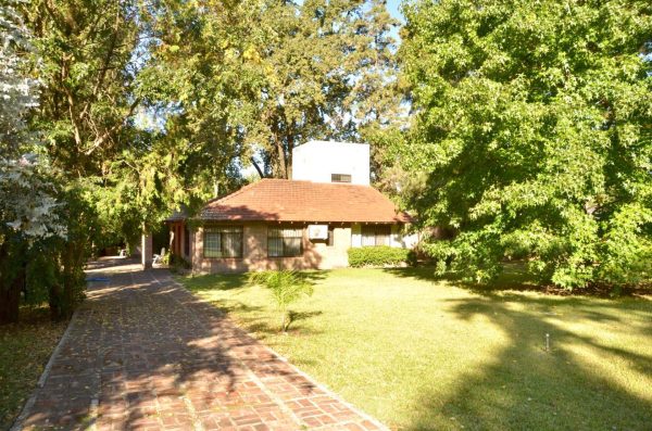 Quinta de 2100m² en Ricardo Rojas - 2 Casas