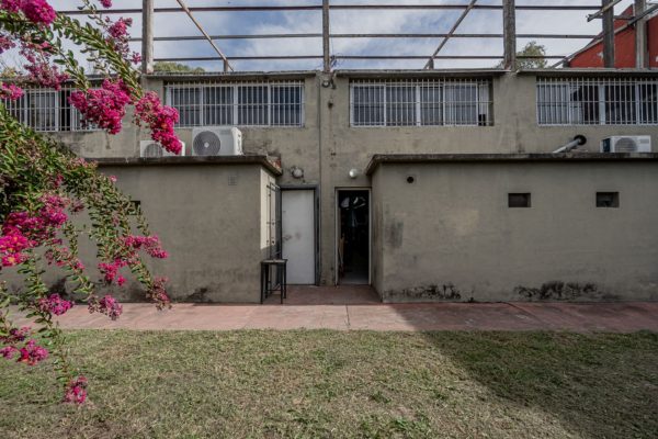 Plot of 318?m² with 4 premises in Tigre