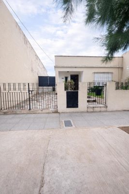 Casa familiar con cochera, patio, jardin y terreno
