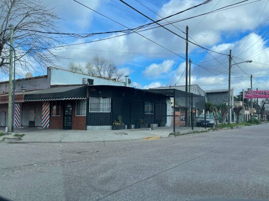 Venta De Casa, 6 Locales Y Un Depto En Block