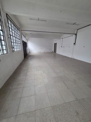 Warehouse for sale in Olivos with dwelling, offices