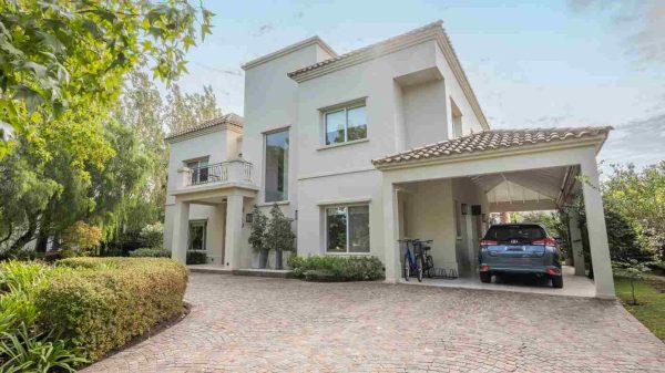 VENTA CASA AL LAGO EN LA ISLA, NORDELTA - 501 m²