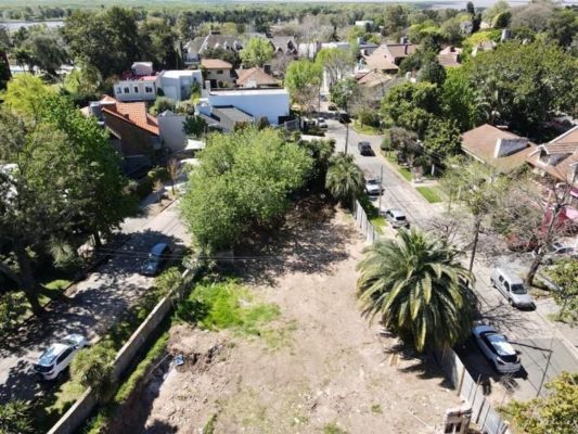 Unique lot in excellent location - Punta Chica