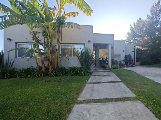 Venta Casa Barrio San Gabriel. Una Planta. Pileta