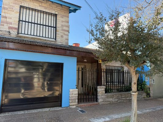 Unique Opportunity in Munro: House + Commercial Space