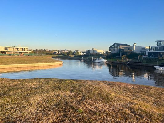 EXCTE. LOT BY THE RIVER – NEIGHBORHOOD EL YATCH – FINANCING