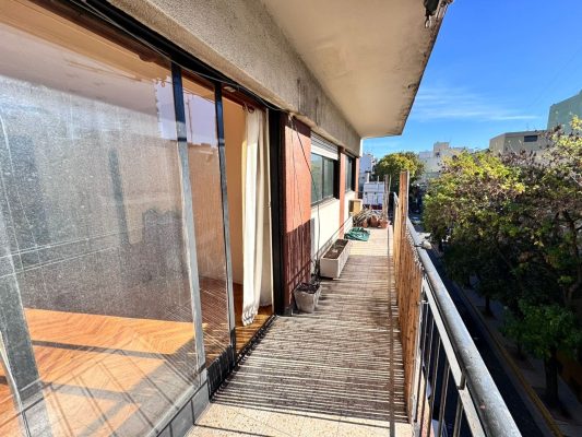 Sale 4-Room Apartment Front Balcony Suitable for Mortgage Olivos