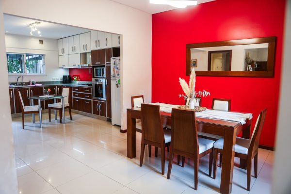 Venta casa en Olivos 6 ambientes con jardín