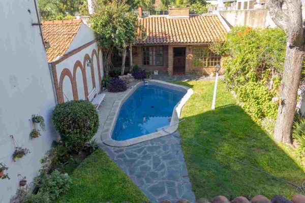 Venta CASA 5 ambientes Olivos pileta jardin