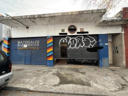 Sale 2 Commercial Units + 4 Apartments to Renovate