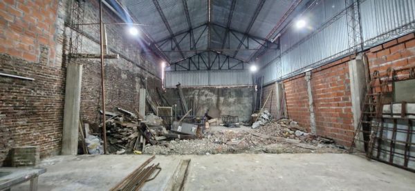 Galpón Con Oficina Y Vivienda De 3 Ambientes