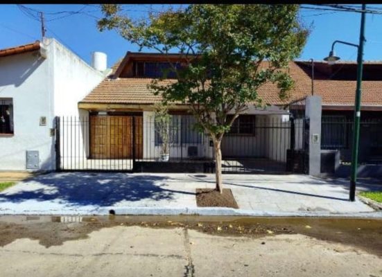 Casa alquiler Martinez jardín cocheras c/muebles