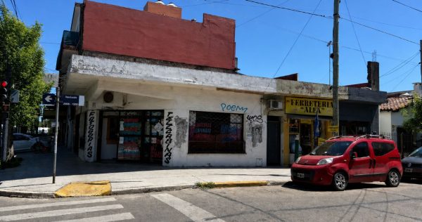 Sale corner commercial space Martinez