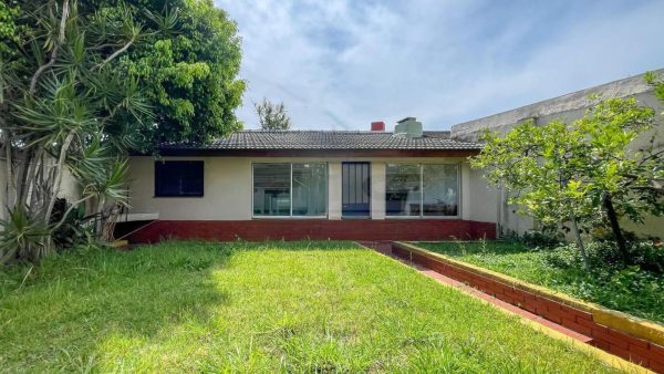 For Sale House 4-room with Garden-Quincho in Carapachay