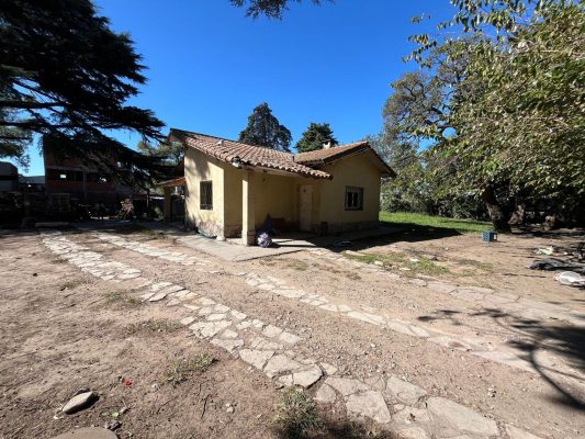 Venta De Casa Y Pileta En Benavidez A Refaccionar