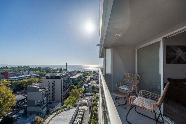 VENTA Dto. 2 amb. c/cochera, balcón y vista al río