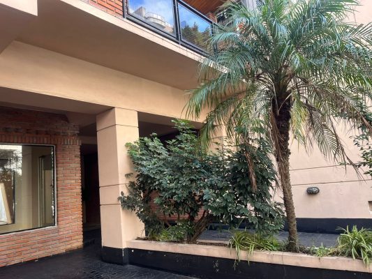Florida: spacious 1-bedroom with fixed parking space and balcony
