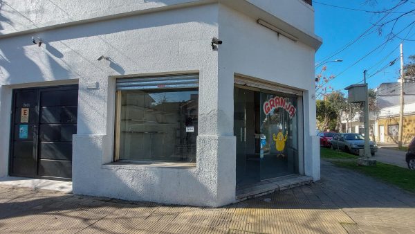 Commercial Space for Sale with Bathroom in Munro