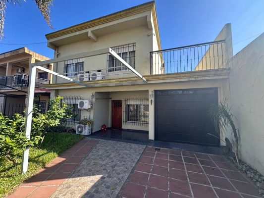 Venta De Casa 7 Ambientes En 2 Plantas Con Cochera