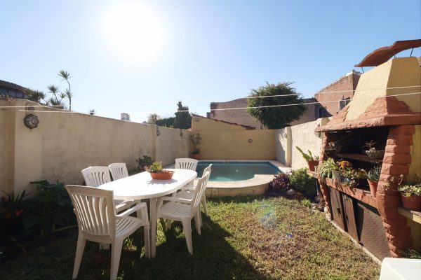 SALE OLIVOS TRIPLEX 4-BEDROOM 5M WIDE WITH GARDEN