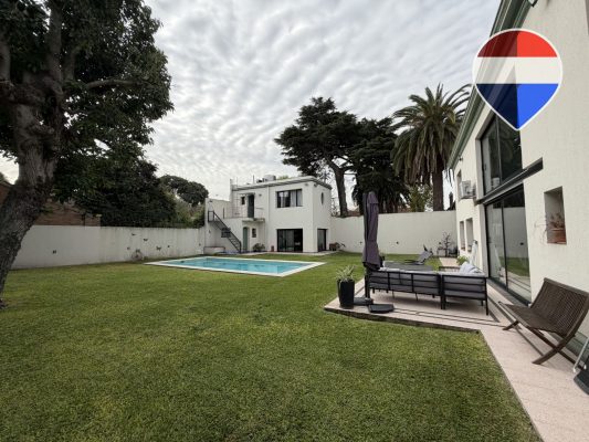 Sale House in Martinez with Garden Pool BBQ