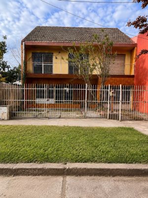 House to Renovate in Martínez with Great Potential