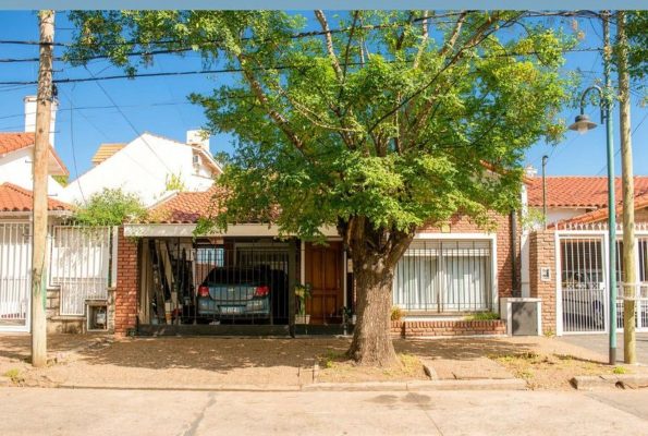 Venta Casa 5 Ambientes Carapachay con Terraza