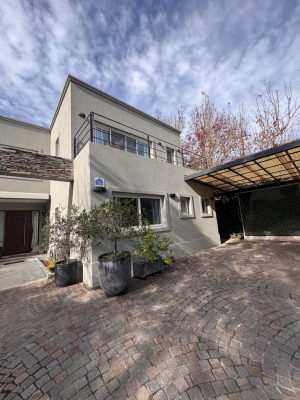 Casa 7 Amb Con Pileta Barrio Priv Sta Maria Tigre